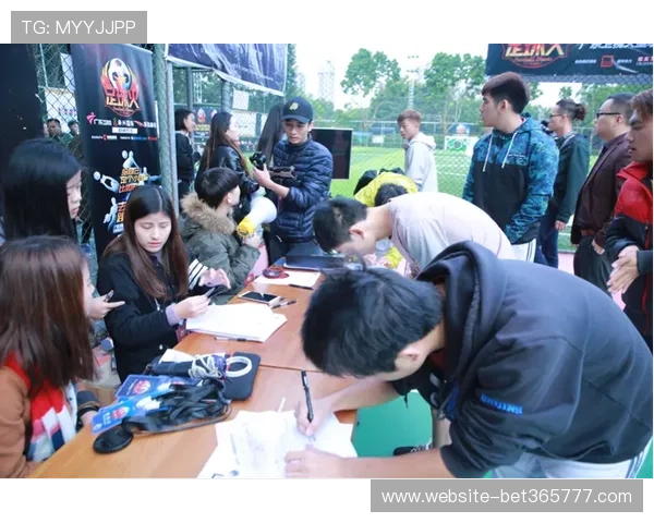 365足球真人国际为用户提供安全稳定的线上比赛环境，确保每一次游戏都顺畅无阻，享受极致体验